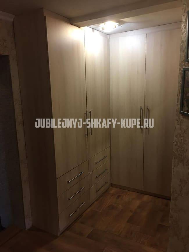Распашные шкафы Юбилейный